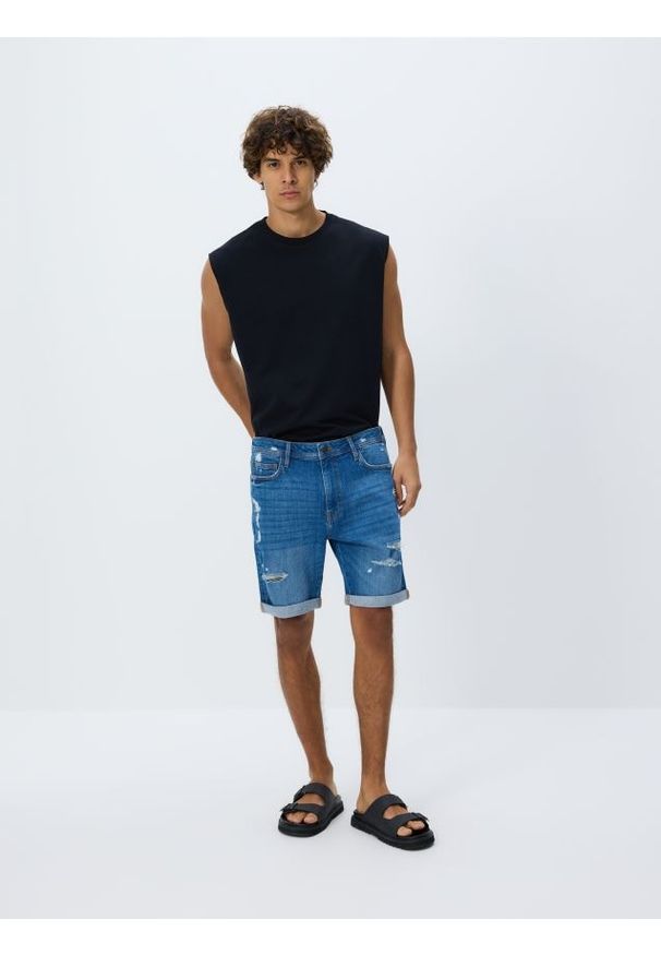 Reserved - Jeansowe szorty slim fit - niebieski. Kolor: niebieski. Materiał: jeans