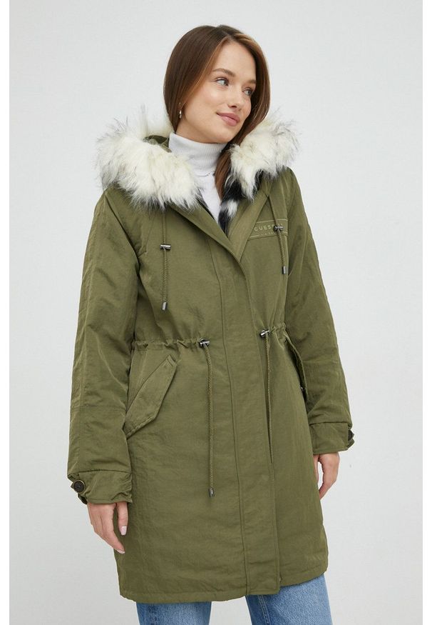 Guess parka damska kolor zielony przejściowa. Okazja: na co dzień. Kolor: zielony. Styl: casual