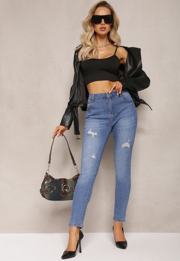 Renee - Granatowe Dopasowane Jeansy Skinny z Efektem Push Up i Przedarciami Avotia. Kolor: niebieski