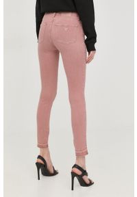 Guess jeansy damskie medium waist. Kolor: różowy #2