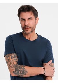 Ombre Clothing - Klasyczny T-shirt męski bawełniany BASIC - granatowy V2 - Rozmiar: M. Okazja: na co dzień. Kolor: niebieski. Materiał: bawełna. Styl: klasyczny