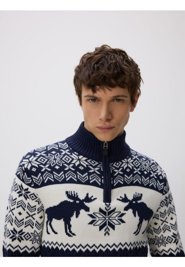 Reserved - Sweter z golfem - granatowy. Typ kołnierza: golf. Kolor: niebieski. Materiał: bawełna, dzianina