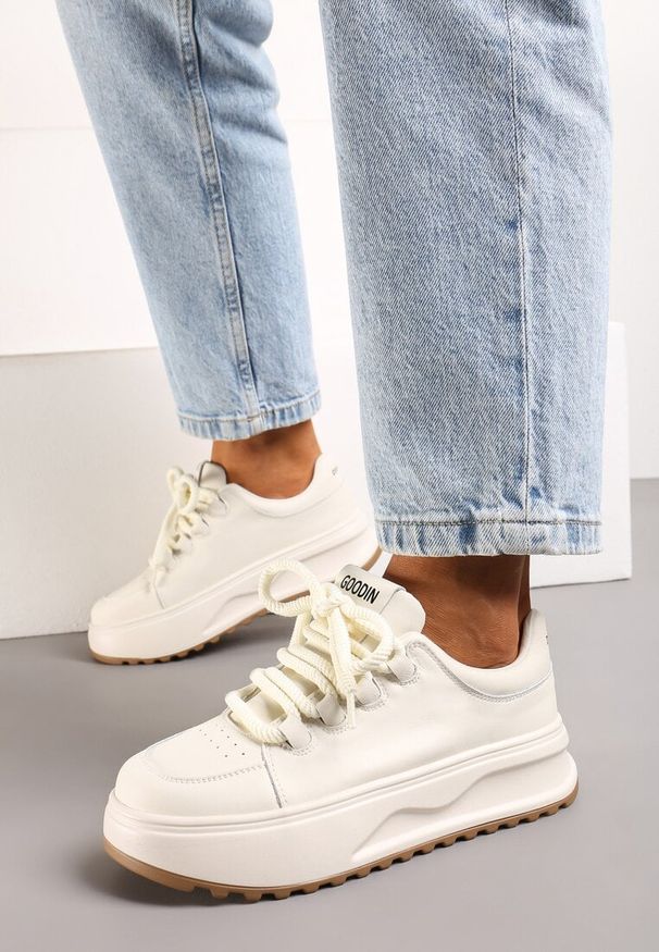 Born2be - Białe Skórzane Sneakersy na Platformie z Szerokim Sznurowaniem Wicca. Kolor: biały. Materiał: skóra. Obcas: na platformie
