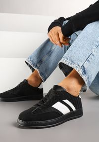 Born2be - Czarne Sneakersy Typu Kultowe Tenisówki na Półtransparentnej Podeszwie Ulinera. Okazja: na co dzień. Zapięcie: sznurówki. Kolor: czarny. Materiał: jeans, materiał