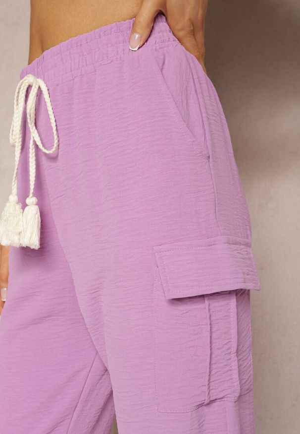 Renee - Ciemnofioletowe Spodnie High Waist o Kroju Bojówek z Kieszeniami Wykończone Gumką w Pasie Efiene. Okazja: na co dzień. Stan: podwyższony. Kolor: fioletowy. Styl: casual