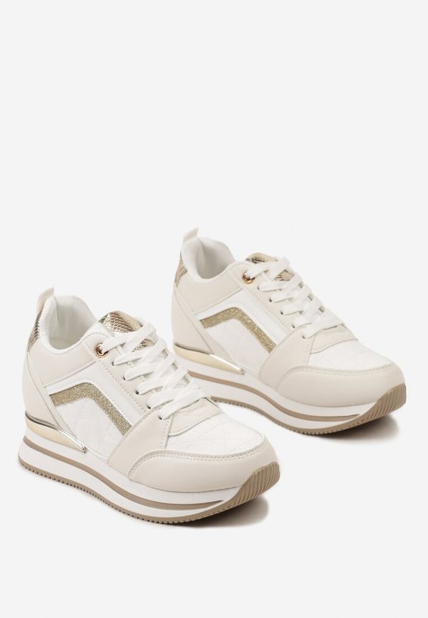 Born2be - Beżowe Sneakersy na Ukrytym Koturnie z Metaliczną Wstawką i Brokatem Forcia. Nosek buta: okrągły. Zapięcie: sznurówki. Kolor: beżowy. Materiał: materiał. Obcas: na koturnie. Wysokość obcasa: średni