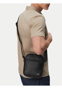 TOMMY HILFIGER - Tommy Hilfiger Saszetka Th Embossed Flag Mini Reporter AM0AM14193 Czarny. Kolor: czarny. Materiał: skóra #1