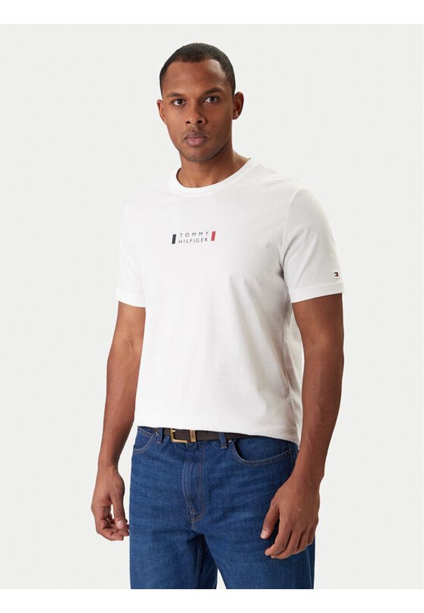 TOMMY HILFIGER - Tommy Hilfiger T-Shirt Brand Love MW0MW41453 Biały Regular Fit. Kolor: biały. Materiał: bawełna