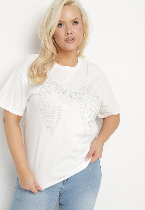 Born2be - Biały T-shirt ze Wzorem z Cyrkonii Olisellea. Okazja: na co dzień. Kolor: biały. Materiał: bawełna. Styl: casual