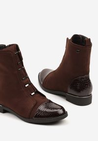 Born2be - Brązowe Botki Vices z Lakierowanymi Wstawkami w Stylu Krokodyla Olitta. Okazja: na spotkanie biznesowe, na spacer. Kolor: brązowy. Materiał: lakier. Styl: biznesowy #4