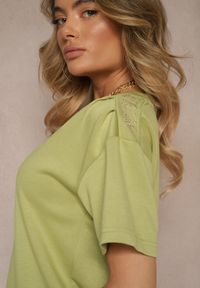 Renee - Zielony T-shirt z Dekoltem w Serek Fonellea. Okazja: na co dzień. Typ kołnierza: dekolt w serek. Kolor: zielony. Materiał: jeans. Styl: casual #4