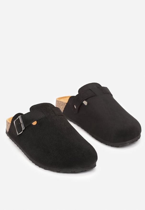 Born2be - Czarne Klapki na Korkowej Podeszwie z Ozdobnym Paskiem Keele. Okazja: na co dzień. Kolor: czarny. Styl: casual