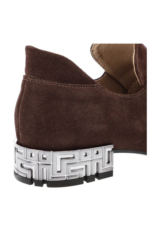 Czekoladowe Półbuty Armodo Eleganckie Damskie Obuwie Welurowe. Okazja: na spotkanie biznesowe. Kolor: brązowy. Materiał: welur. Szerokość cholewki: normalna. Wzór: geometria. Obcas: na obcasie. Styl: elegancki. Wysokość obcasa: średni