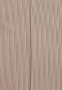 Renee - Beżowe Prążkowane Spodnie High Waist z Szerokimi Nogawkami Ginorria. Stan: podwyższony. Kolor: beżowy. Materiał: prążkowany. Długość: krótkie. Sezon: lato #8