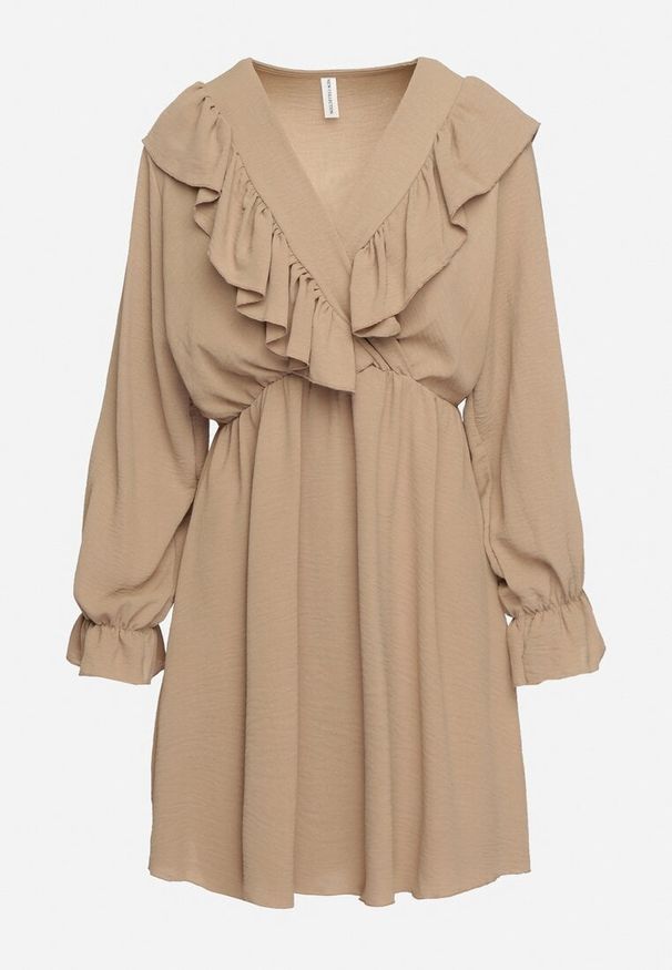 Born2be - Ciemnobeżowa Rozkloszowana Sukienka o Kopertowym Kroju z Falbankami Celonara. Okazja: na imprezę. Typ kołnierza: kołnierz z falbankami. Kolor: beżowy. Typ sukienki: kopertowe. Styl: elegancki