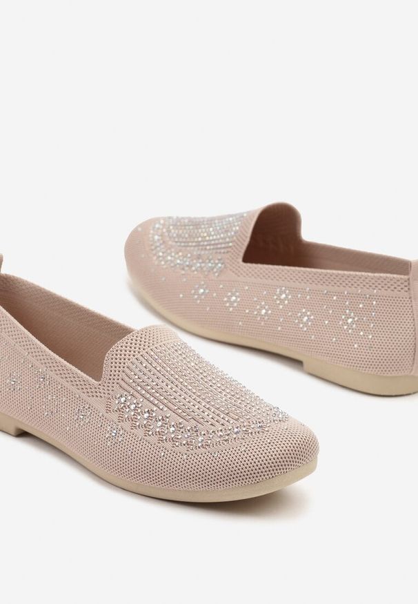 Born2be - Różowe Mokasyny Ozdobione Cyrkoniami Desanira. Okazja: na co dzień. Kolor: różowy. Materiał: jeans. Wzór: aplikacja. Styl: klasyczny, elegancki, casual