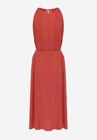 Born2be - Czerwona Wiskozowa Sukienka Bez Rękawów z Warkoczowym Splotem przy Dekolcie Shirineli. Okazja: na co dzień. Kolekcja: plus size. Kolor: czerwony. Materiał: wiskoza. Długość rękawa: bez rękawów. Wzór: ze splotem. Typ sukienki: proste, dla puszystych. Styl: boho, elegancki, klasyczny, casual #3