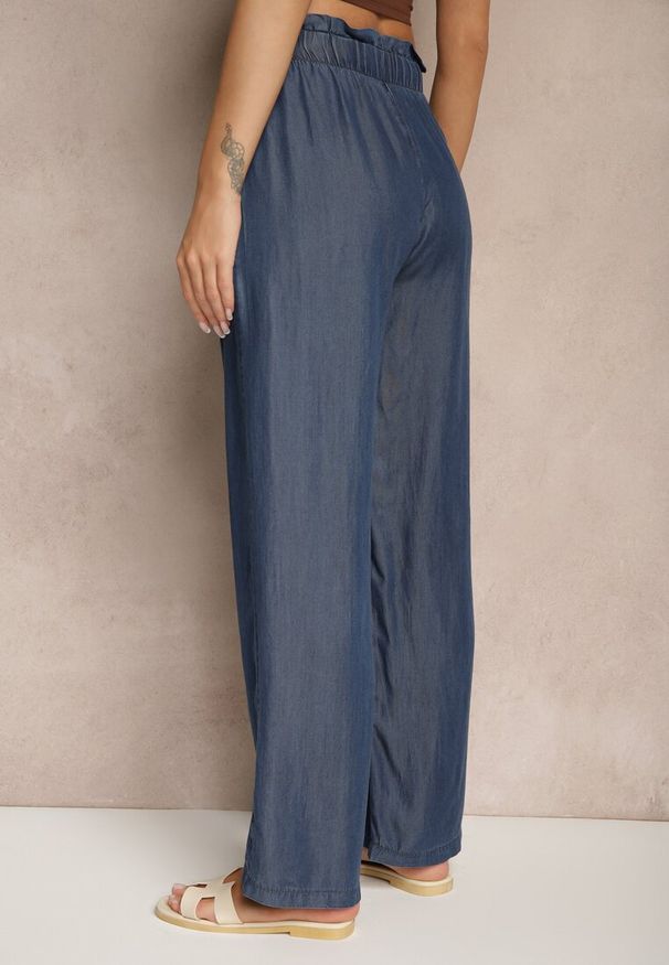 Renee - Granatowe Spodnie z Bawełny High Waist z Gumką i Wiązaniem w Talii Lisadriela. Okazja: na co dzień. Stan: podwyższony. Kolor: niebieski. Materiał: bawełna. Sezon: lato, wiosna. Styl: elegancki, casual