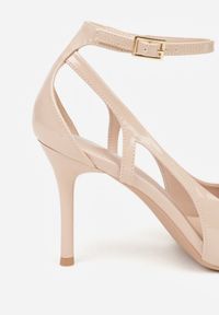 Renee - Beżowe Szpilki Lakierowane z Wycięciami Fyriana. Zapięcie: sprzączka. Kolor: beżowy. Materiał: lakier. Wzór: aplikacja. Sezon: jesień. Obcas: na szpilce. Styl: elegancki. Wysokość obcasa: średni #5