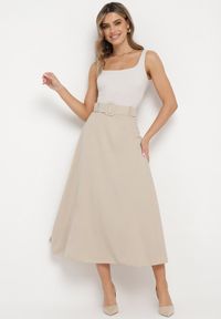 Born2be - Jasnobeżowa Gładka Spódnica Maxi z Gumką w Pasie i Klamrą Orirsa. Kolor: beżowy. Wzór: gładki. Styl: elegancki