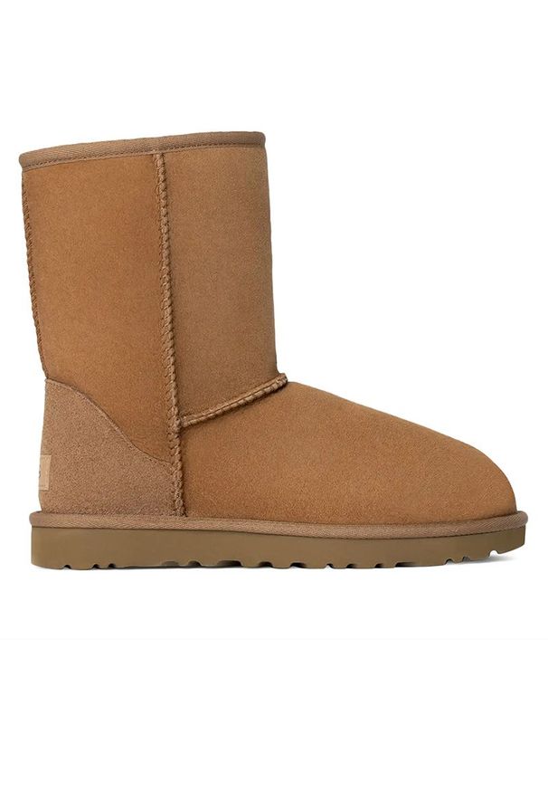 Ugg - Buty damskie UGG W Classic Short II 1016223-CHE - brązowe. Okazja: na co dzień. Kolor: brązowy. Materiał: wełna, zamsz, skóra. Szerokość cholewki: normalna. Sezon: zima. Styl: casual