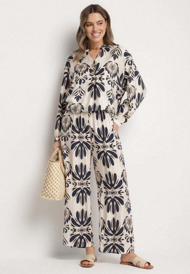 Born2be - Granatowo-Beżowy Komplet z Wiskozą w Etniczny Wzór Długa Koszula i Szerokie Spodnie Rindira. Kolor: niebieski. Materiał: wiskoza