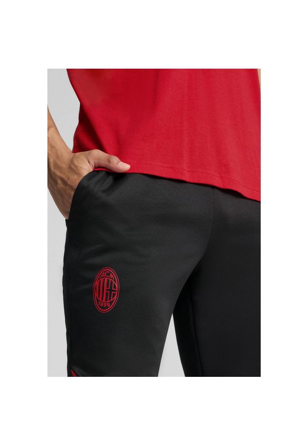 Puma - Męskie spodnie AC Milan ftblNRGY+ PUMA Black For All Time Red. Kolor: czerwony, wielokolorowy, czarny. Wzór: aplikacja