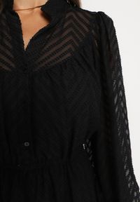 Born2be - Czarna Rozkloszowana Sukienka Mini z Bufiastymi Rękawami i Falbanką Illathi. Kolor: czarny. Materiał: materiał. Wzór: aplikacja. Długość: mini #4