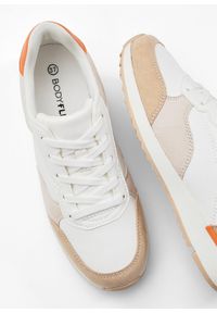 bonprix - Sneakersy. Kolor: biały. Materiał: materiał