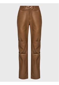 NA-KD Spodnie z imitacji skóry 1018-009353-1408-581 Brązowy Regular Fit. Kolor: brązowy. Materiał: skóra