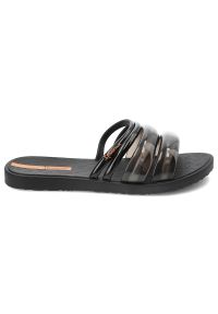 Czarne Klapki Ipanema Płaskie Obuwie Damskie. Okazja: na co dzień, na plażę, na spacer. Kolor: czarny. Sezon: lato. Styl: casual, elegancki