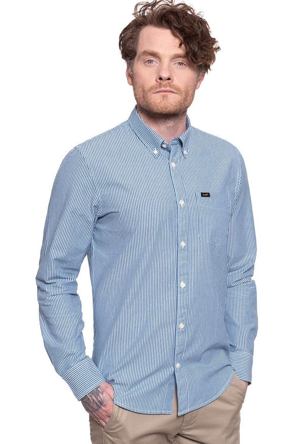 Lee - KOSZULA LEE BUTTON DOWN OIL BLUE L880ONMO. Typ kołnierza: button down. Kolor: niebieski