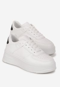 Born2be - Biało-Czarne Sneakersy Aryasephona. Kolor: biały. Materiał: materiał, skóra ekologiczna. Obcas: na platformie #5