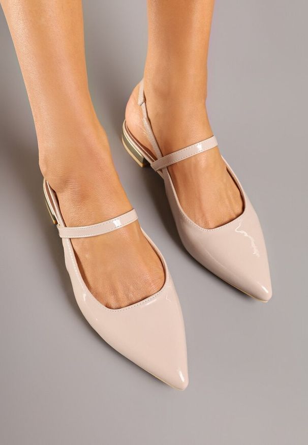 Renee - Beżowe Sandały Vices Typu Slingback ze Skórzaną Wkładką i Metaliczną Ozdobą Milozi. Okazja: na co dzień. Zapięcie: sprzączka. Kolor: beżowy. Materiał: skóra. Wzór: aplikacja. Sezon: lato. Styl: klasyczny, casual, elegancki