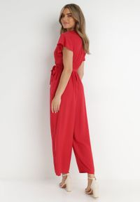 Born2be - Czerwony Kombinezon z Wiskozy Cephinous. Okazja: na co dzień. Kolor: czerwony. Materiał: wiskoza. Długość rękawa: krótki rękaw. Długość: krótkie. Wzór: jednolity. Sezon: lato. Styl: casual #4