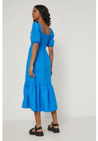 medicine - Medicine sukienka bawełniana midi rozkloszowana. Typ kołnierza: dekolt w karo. Kolor: niebieski. Materiał: bawełna. Typ sukienki: rozkloszowane. Długość: midi #5