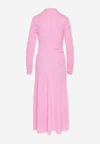 Born2be - Różowa Koktajlowa Sukienka o Asymetrycznym Kroju Ozdobiona Guzikami Nolriti. Okazja: na imprezę. Kolor: różowy. Wzór: aplikacja. Typ sukienki: asymetryczne. Styl: wizytowy #5