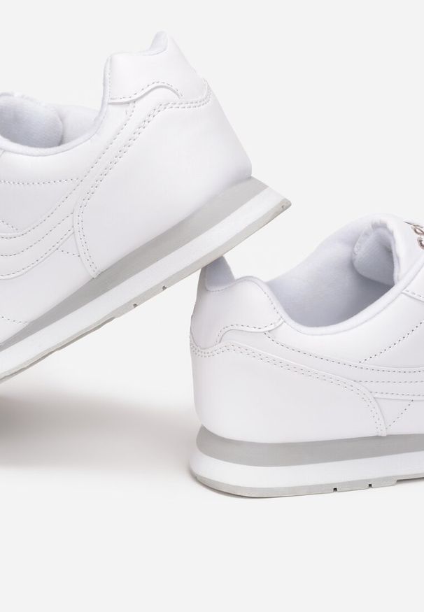 Born2be - Białe Buty Sportowe Laodosa. Okazja: na co dzień. Wysokość cholewki: przed kostkę. Kolor: biały. Materiał: materiał. Szerokość cholewki: normalna. Wzór: haft, aplikacja, napisy