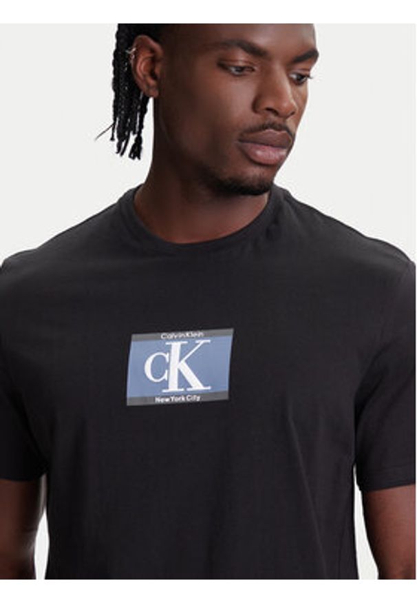 Calvin Klein T-Shirt Box Tape Graphic LV04RC854G Czarny Regular Fit. Kolor: czarny. Materiał: bawełna