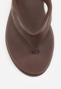 Renee - Brązowe Płaskie Japonki Minimalistyczne z Paskiem z Imitacji Skóry Doriemala. Okazja: na co dzień. Kolor: brązowy. Materiał: skóra. Sezon: lato. Obcas: na płaskiej podeszwie. Styl: wakacyjny, casual #5