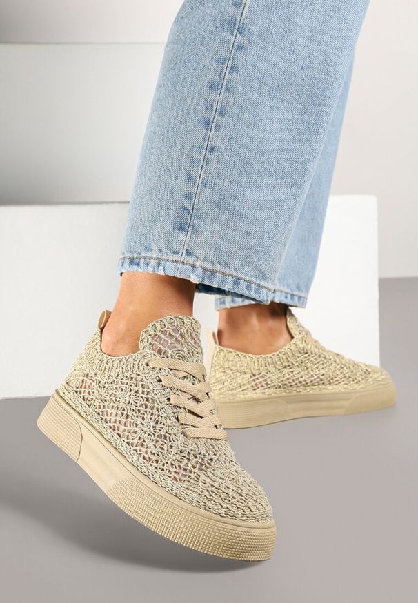 Renee - Złote Sneakersy z Ażurowej Koronki na Grubej Podeszwie Nanessia. Okazja: na co dzień. Kolor: złoty. Materiał: koronka. Wzór: ażurowy, koronka