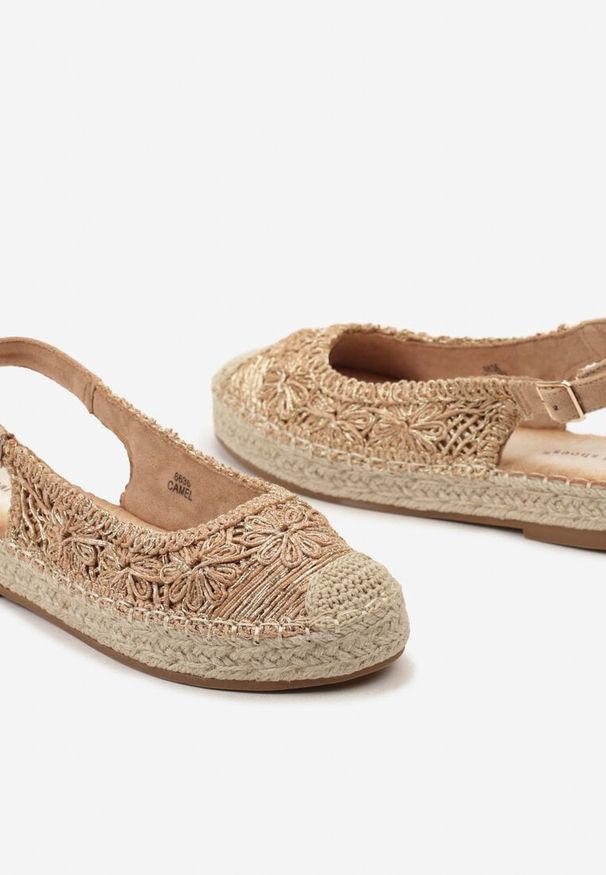 Born2be - Brązowe Espadryle na Płaskiej Plecionej Podeszwie z Ażurową Cholewką Sousi. Okazja: na imprezę. Kolor: beżowy. Materiał: len. Szerokość cholewki: normalna. Wzór: ażurowy. Sezon: lato. Styl: elegancki