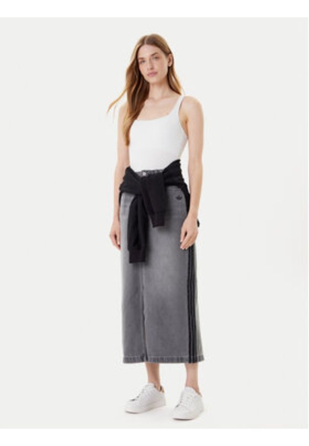 Adidas - adidas Spódnica jeansowa adicolor 3-Stripes JW2659 Szary Regular Fit. Kolor: szary. Materiał: bawełna