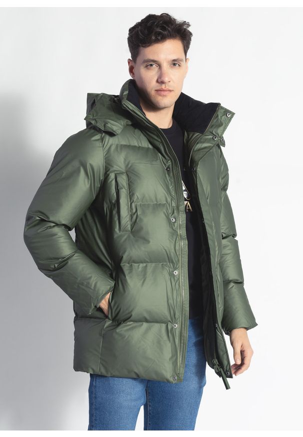 Rains - Kurtka zimowa unisex zielona RAINS BOXY PUFFER PARKA. Okazja: na co dzień. Typ kołnierza: kołnierzyk stójkowy. Kolor: zielony. Materiał: polar, tkanina, puch, nylon, poliester. Sezon: zima. Styl: casual