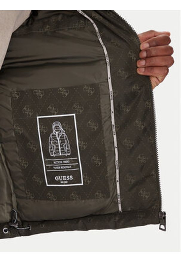 Guess Kurtka zimowa M5BL0B W2322 Zielony Relaxed Fit. Kolor: zielony. Materiał: syntetyk. Sezon: zima