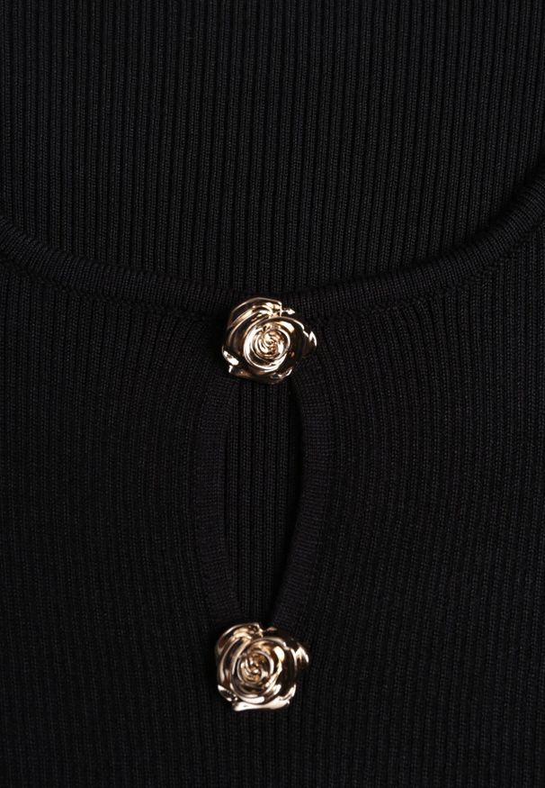 Born2be - Czarna Sweterkowa Sukienka Dopasowana z Wiskozy z Falbankami i Guzikami Nevinndra. Okazja: na co dzień. Typ kołnierza: kołnierz z falbankami. Kolor: czarny. Materiał: wiskoza. Typ sukienki: proste. Styl: casual, elegancki