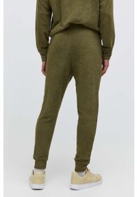 Ugg - UGG spodnie dresowe kolor zielony gładkie. Kolor: zielony. Materiał: dresówka. Wzór: gładki #4
