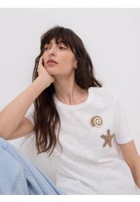 Reserved - T-shirt regular z aplikacjami - złamana biel. Materiał: bawełna, dzianina. Wzór: aplikacja