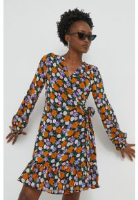 only - Only sukienka kolor fioletowy mini rozkloszowana. Kolor: fioletowy. Materiał: tkanina. Typ sukienki: rozkloszowane. Długość: mini #1