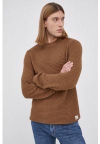 Jack & Jones Sweter męski kolor brązowy. Okazja: na co dzień. Kolor: brązowy. Materiał: materiał. Długość rękawa: długi rękaw. Długość: długie. Wzór: ze splotem. Styl: casual